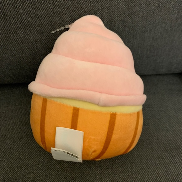 🧁 Squishmallows Diedre the Cupcake – 6” Plush – New with Tags 🧁 - Picture 6 of 11